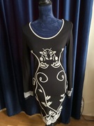 Sukienka z wzorem w kolorze czarnym