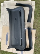 VOLVO XC40 PLASTIK OSŁONA WEW / TAPICERKA KLAPY BAGAŻNIKA 30747056