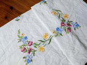 Ręcznie haftowana serweta 74x70