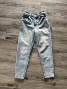 Spodnie Levis High Waisted Taper W26 L27 luźna nogawka, zwężana ku dołowi