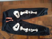 Grubsze spodnie dresowe na Halloween 5 10 15 rozm. 116