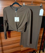 Komplet bluzka spódnica brązowy.