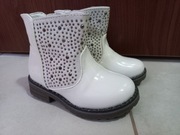 Botki dziewczęce białe lakierki 26.