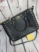 Michael Kors czarna torebka kuferek z ćwiekami i złotymi okuciami pasek