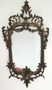 Lustro w ozdobnej mosiężnej ramie