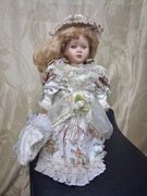 Porcelanowa Lalka z parasolką 