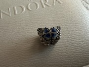 Pandora charms niebieski motyl