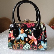 Piękna bardzo elegancka torebka/ kuferek do ręki i długi pasek Nowa 