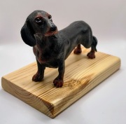 Figurka Jamnik z podstawką handmade