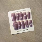 Brokatowe press-on nails z serduszkami