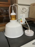 Piękny biało złoty żyrandol