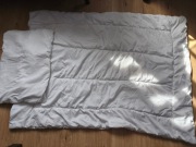 Komplet kołderka (90/120cm) i poduszka (30/40cm) z 2 kpl. pościeli 50 zł.