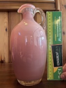 Różowy dzban z huty szkła Tarnowiec