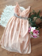 Elegancka jasnoróżowa cekinowa sukienka weselna New Look40L pudrowyróż