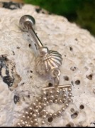 Kolczyk do pępka, nie używany srebrny.