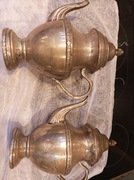 Antyczne posrebrzane dzbanki do kawy lub herbaty