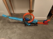 HOT WHEELS CITY ZESTAW TORÓW PĘTLA T-REXA  zestaw dla dzieci +4