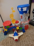 Zestaw Fisher price wieża pilota samolot