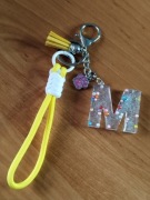 Brelok "M" na szczęście 