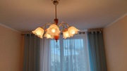 Żyrandol pięcioramienny  z żarówkami.
