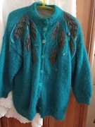 Cieplutka welna, angora, zapinany na guziki, ręcznie robiony, bardzo ładny.