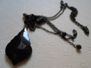 Czarny naszyjnik wisiorek Atmosphere Primark Opia