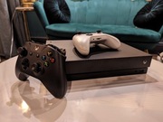 Konsola Xbox One X + 2 pady