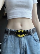 Pasek z klamrą w stylu batman