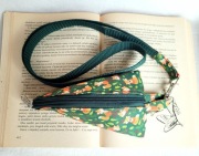 Etui na klucze: liski na zielonym