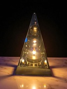 Lampion lustrzany 3D efekt płomienia trójkąt 