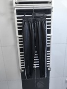 Czarne spodnie joggery z lampasami ocieplane r. S/M