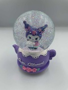 Śnieżna kula kuromi świecącą