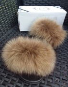 Klapki z naturalnym futrem 38