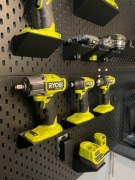 Uchwyt wieszak zawieszka IKEA SKADIS – biały czarny, na narzędzia Ryobi