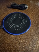 bezprzewodowa ładowarka indukcyjna (Wireless Charger) z podstawką.