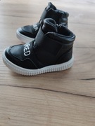 Nowe czarne trampki za kostkę Reserved