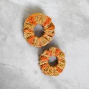 Gumka do włosów wykonana na szydełku 