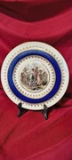 Elegancki porcelanowy talerz dekoracyjny sygnowany