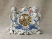 Zegar kwarcowy w ceramice z aniołkami