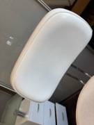 Taboret kosmetyczny wysoki, skóra