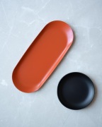 Taca metalowa Lola Desk Tray Notem czerwona + okrągła czarna h&M Home