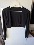 Czarne bolerko crop top z ozdobnym zapięciem – długi rękaw