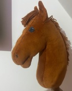 Hobby Horse konik rudy na patyku ręcznie robiony A4