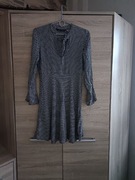 Urocza sukienka w kropki z długim rękawem 