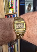 SEIKO Zegarek elektroniczny na rękę złoty model A904