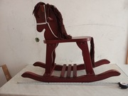 Konik drewniany na biegunach