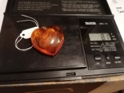 Wisiorek bursztynowy w kształcie serca