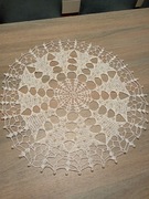 Świąteczna serwetka robiona na szydełku