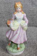 Ceramiczna figurka "dama z koszykiem"