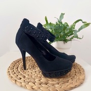 Catwalk 40 szpilki zapinane na kostce wysokie czarne zamszowe czółenka 